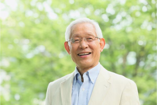 あごの骨に馴染みやすい素材を採用