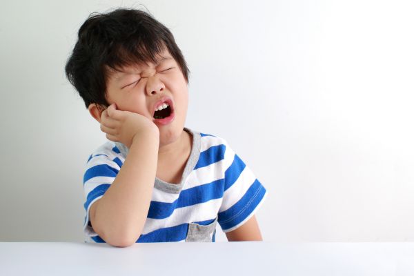 歯が痛い子供